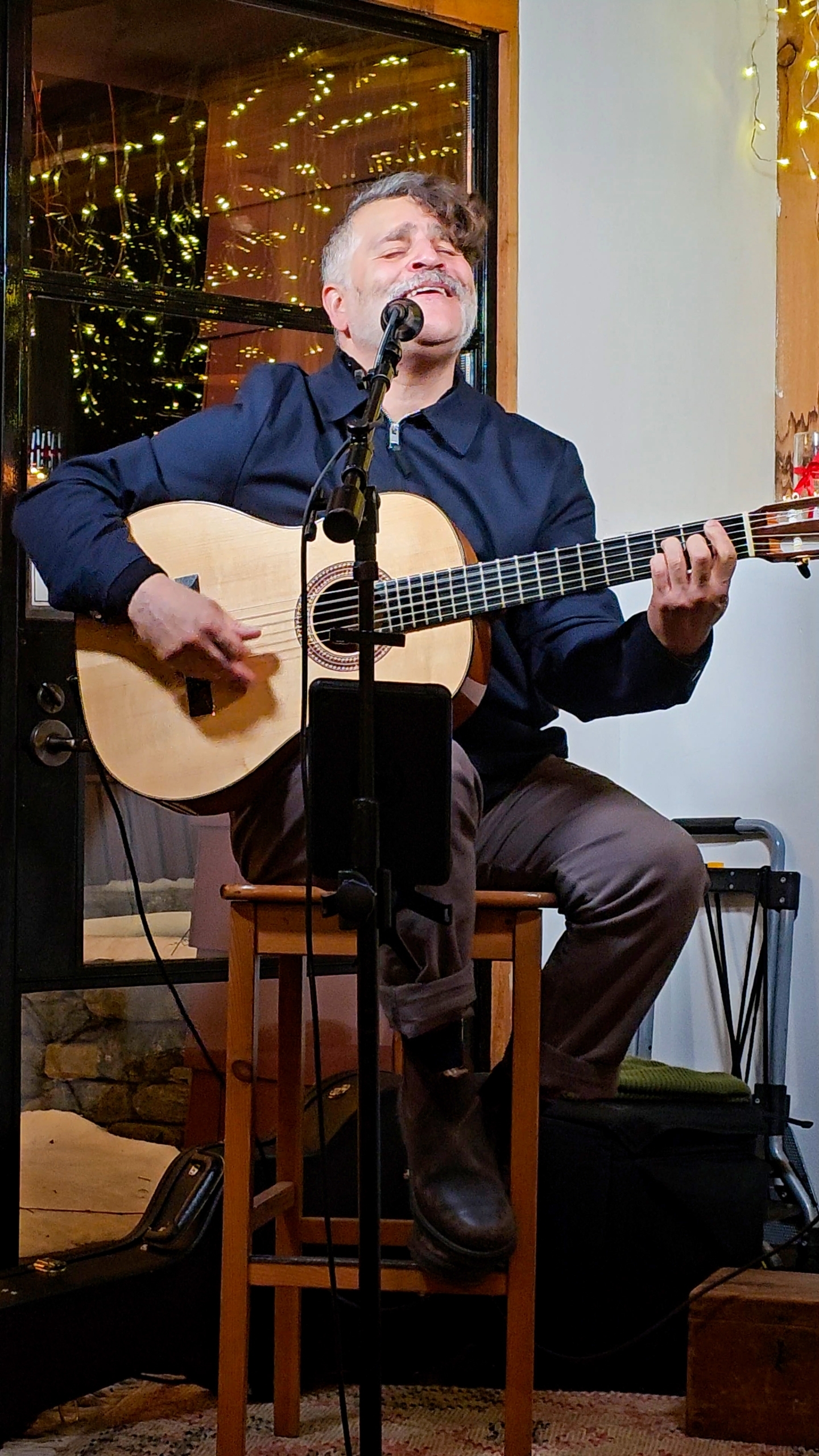 Chris Cavaliere singing